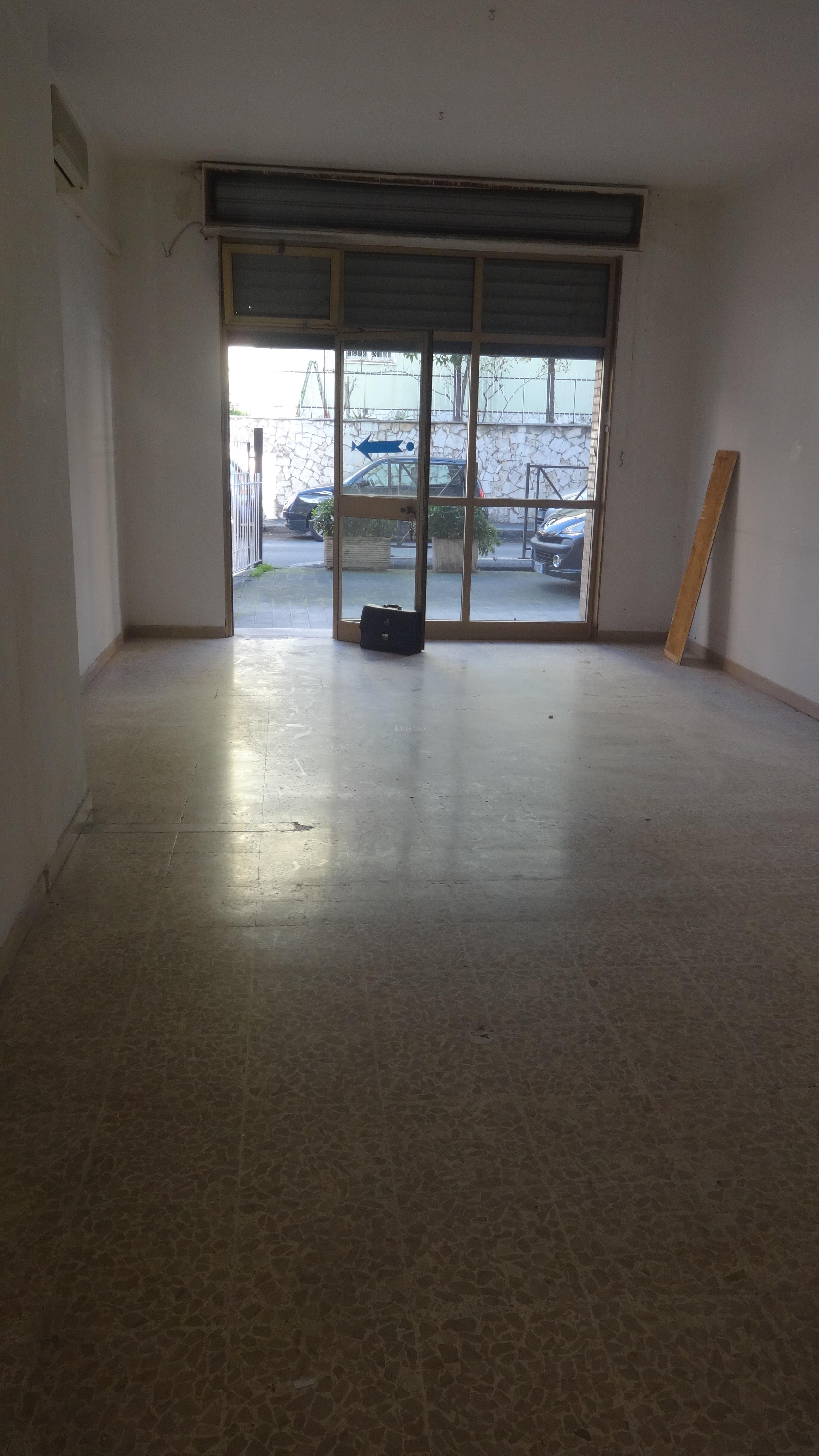 Negozio a roma in via pietro adami (zona torrevecchia) Loft 40 mq