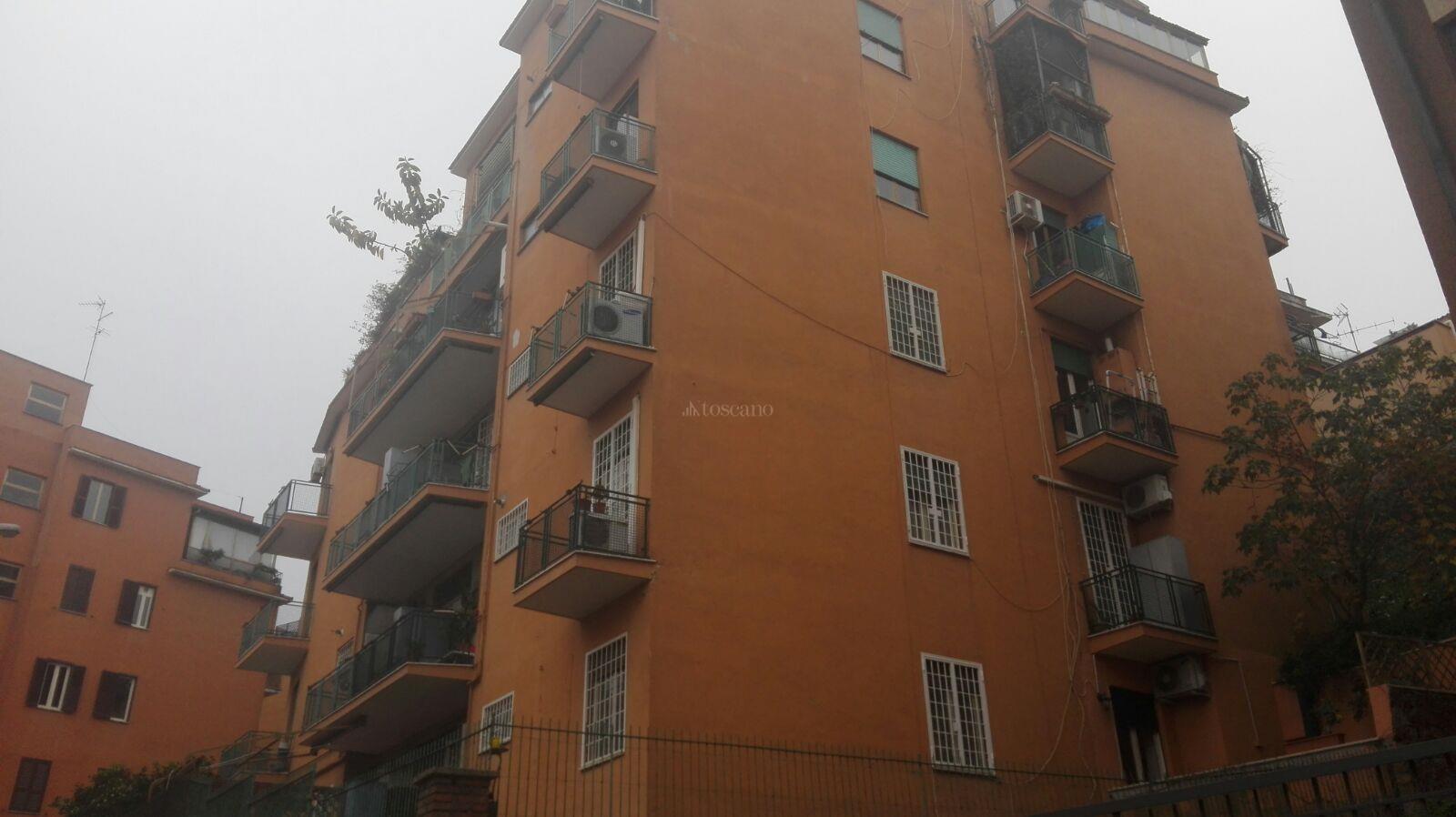 Casa a roma in vicolo monte del gallo (zona gregorio v i i)